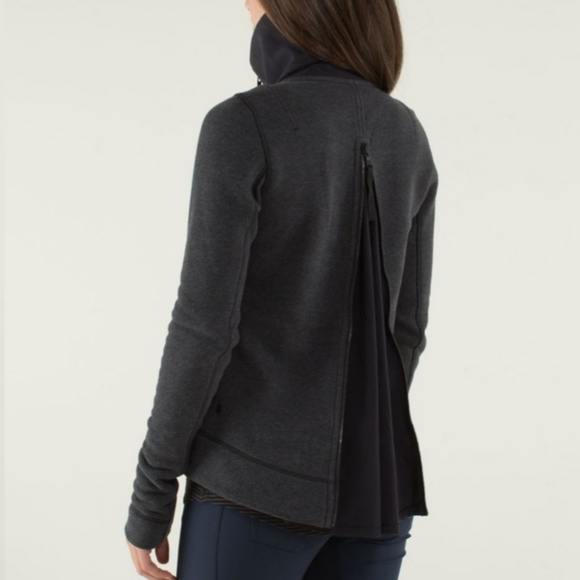 SOLD Lululemon En Route Jacket Size 4 - Picture 3 of 8